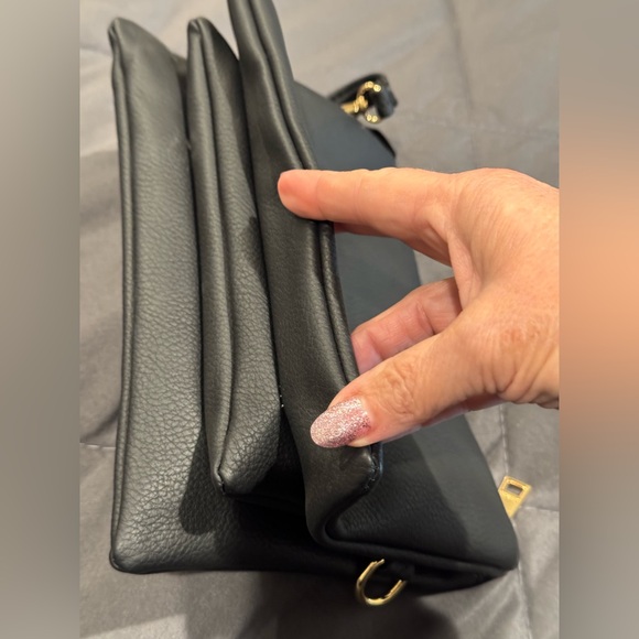 Jen & Co wristlet w/3 pockets. 2 D Rings, add own guitar strap for a crossbody. - Picture 8 of 9